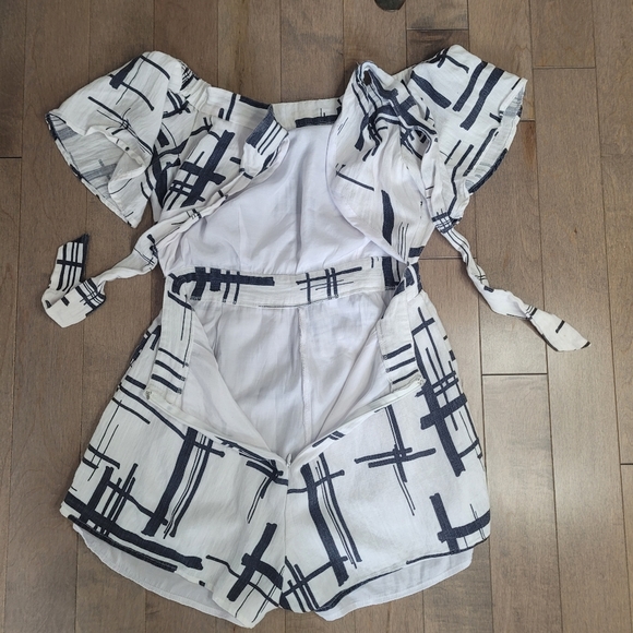 Black and white romper size Medium - Picture 8 of 14